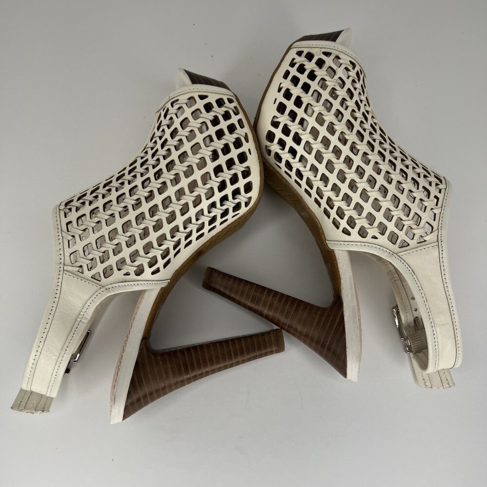 Gianni Bini Bohemian Class Heels Womens Size 6.5 Peep-Toe Cut-Out Buckled Shoes - Picture 6 of 9